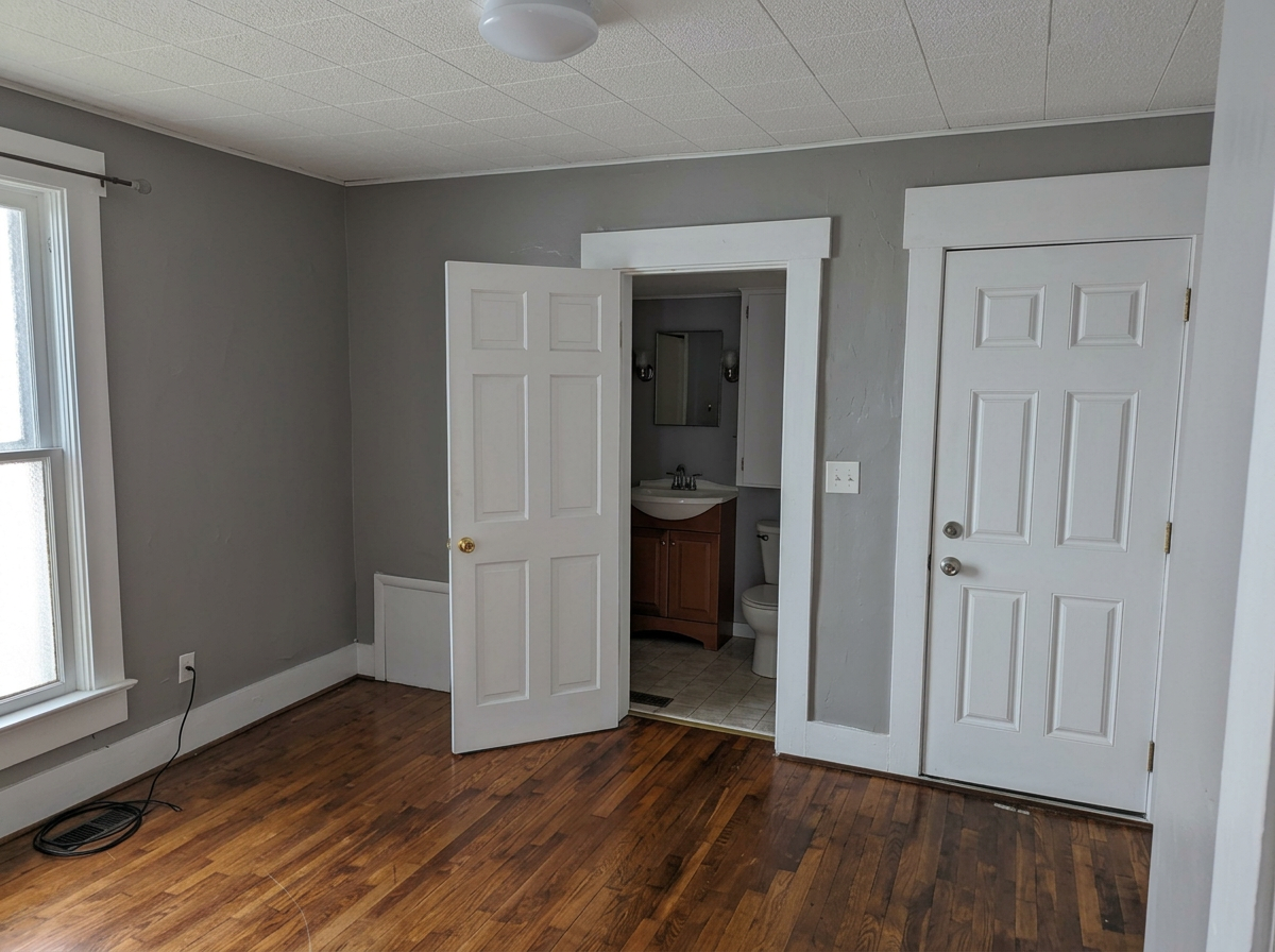 Downstairs bedroom with bathroom access